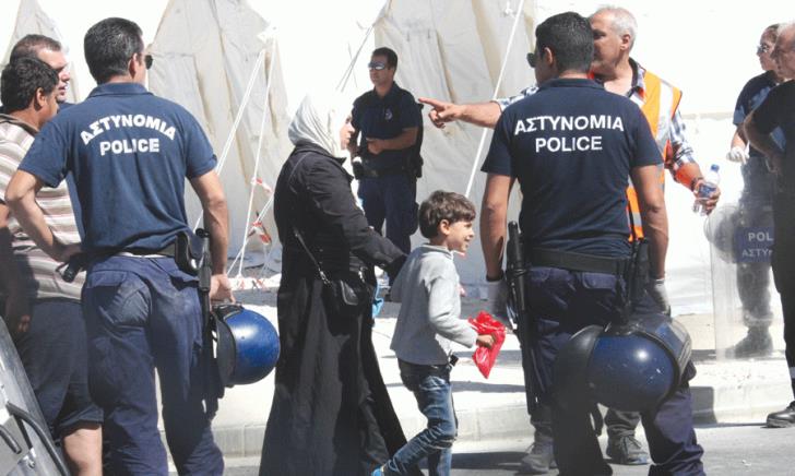 Το Υπουργείο Εσωτερικών εκδίδει διάταγμα που απαγορεύει περισσότερους Σύριους πρόσφυγες να εγκατασταθούν στον Χλώρακα