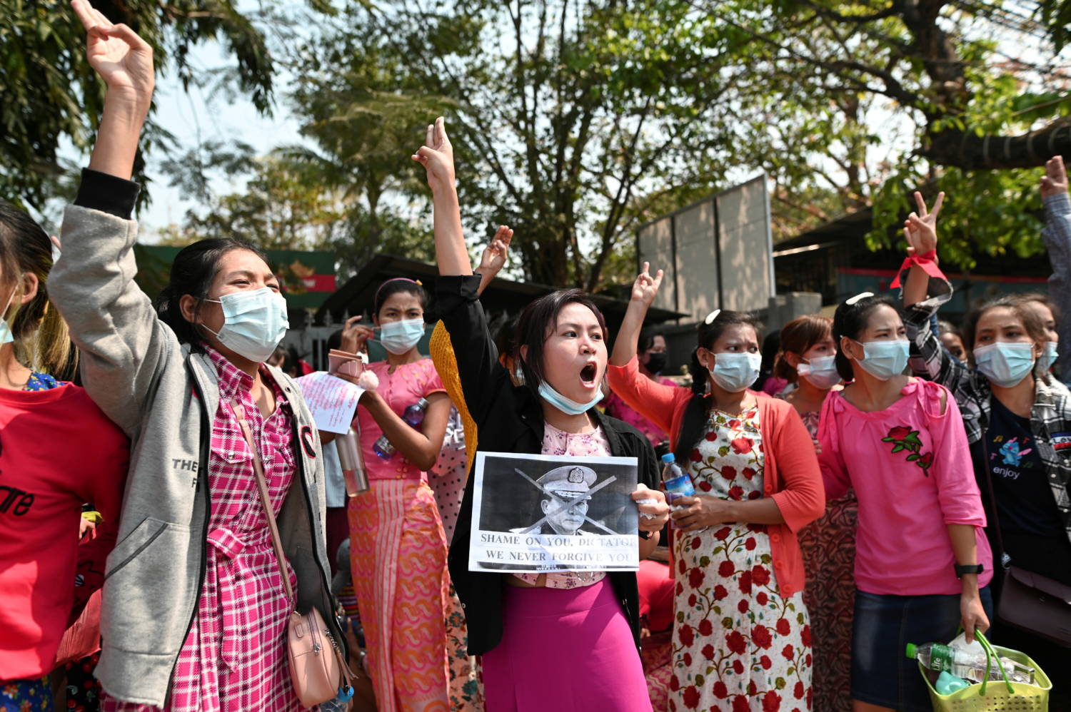 Εκατοντάδες συγκεντρώνονται στο Σίδνεϊ αλληλεγγύη με τους διαδηλωτές της Μιανμάρ
