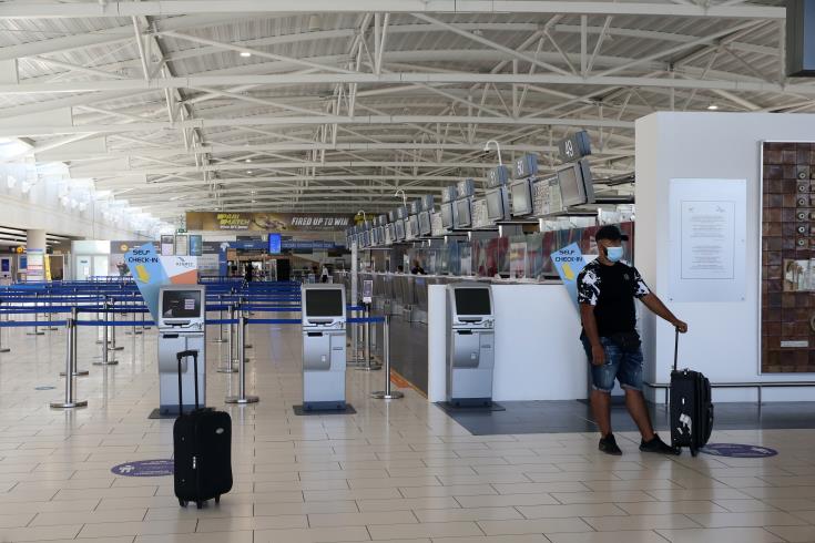 Αυτο-απομόνωση για 72 ώρες και ΛΔΚ για επιβάτες που φτάνουν στην Κύπρο