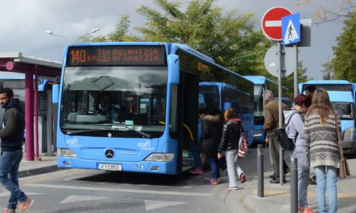 Το Υπουργείο Μεταφορών εκδίδει νέες οδηγίες για λεωφορεία, ταξί και ιδιωτικά οχήματα