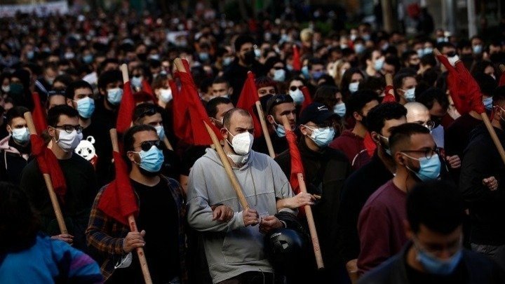 52 άτομα συνελήφθησαν σε διαδήλωση διαμαρτυρίας για το νομοσχέδιο εκπαίδευσης στην Αθήνα