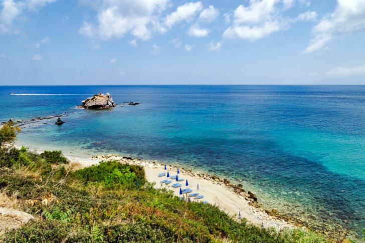 Παραλία στην Κύπρο ανάμεσα σε 10 μυστικές παραλίες στην Ευρώπη