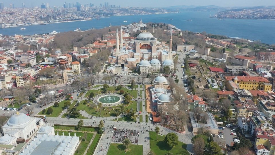 Τα πλάνα με κηφήνες δείχνουν κενά ιστορικά μέρη στην Κωνσταντινούπολη την ώρα των Σαββατοκύριακων
