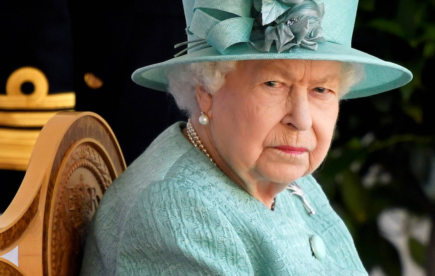 Η βασίλισσα Ελισάβετ επιστρέφει στα βασιλικά καθήκοντα τέσσερις ημέρες μετά το θάνατο του συζύγου της