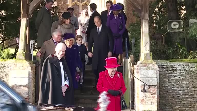 Queen Elizabeth Cancels Pre Christmas Lunch As Covid Cases Soar