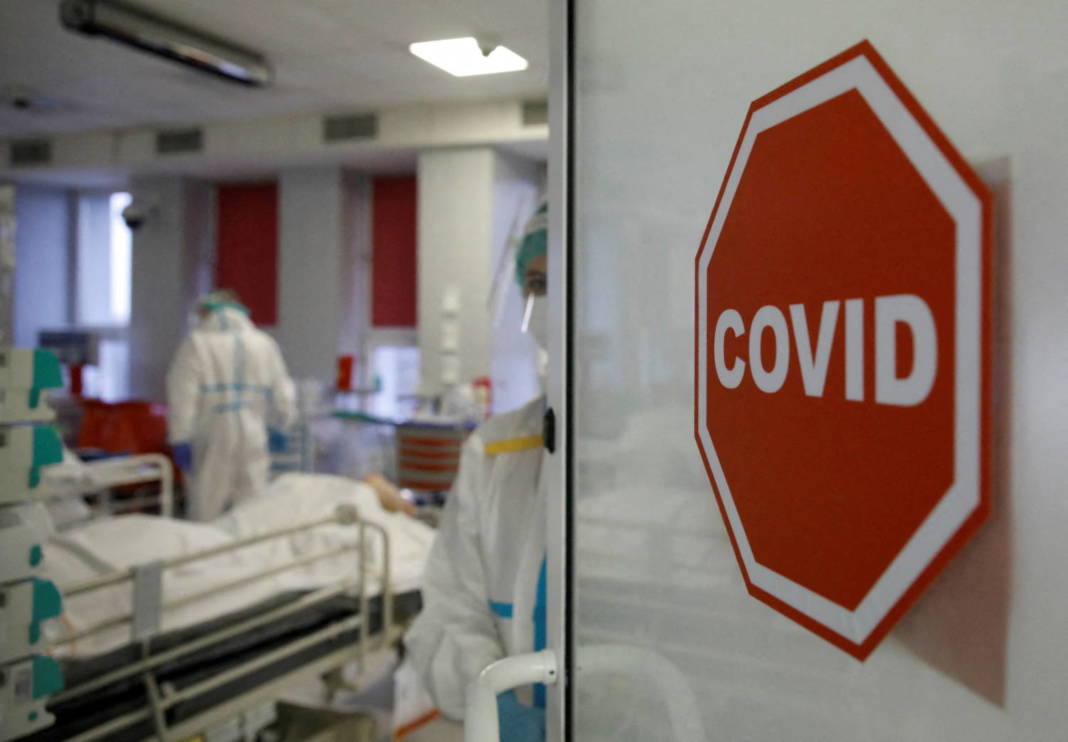 File Photo: Medical Staff Members Treat Patients Inside The Coronavirus Disease (covid 19) Ward At The Interior Ministry Hospital In Warsaw