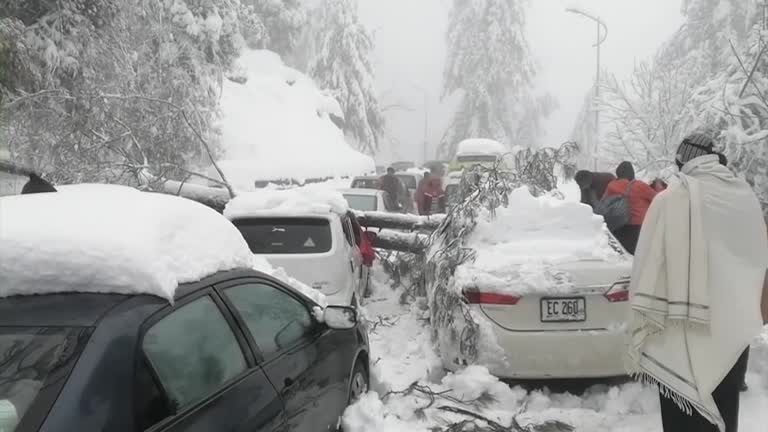 At Least 16 Stranded Snow Tourists Die At Pakistan Hill Station