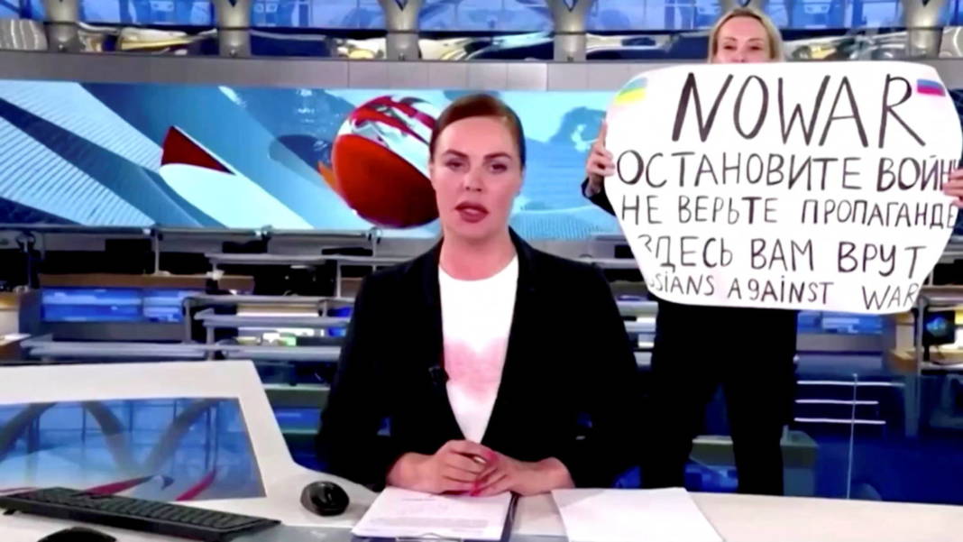 Anti War Protester Disrupts Live Russian State Tv News, In Russia