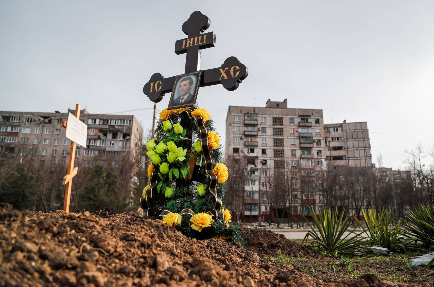Graves Of Civilians Killed During Ukraine Russia Conflict Are Seen Next To Apartment Buildings In The Southern Port City Of Mariupol