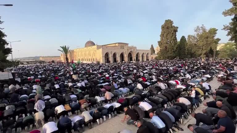 Thousands Across Mena Attend Eid Al Fitr Prayers