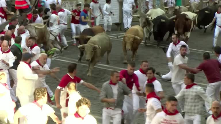 Pamplona Thrill Seekers Chased By Raging Bulls Set Pace In First Run After Covid Ban