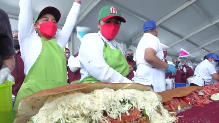Mexicans Breaks Record For The Longest 'torta' Sandwich