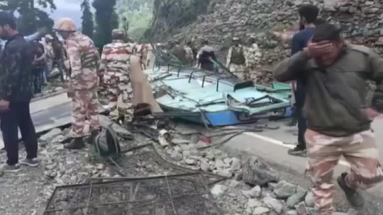Bus Falls In Kashmir Gorge, Kills Six Indian Border Police