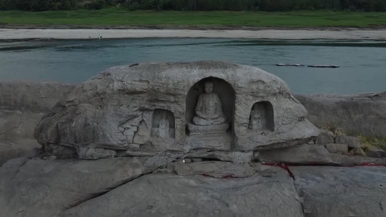 Chinese Man Swims In Shrinking Yangtze River To See Submerged 600 Year Old Buddha