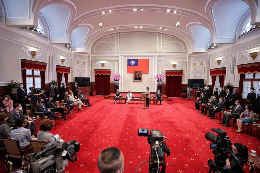 U.s. House Speaker Nancy Pelosi Meets Taiwan President Tsai Ing Wen
