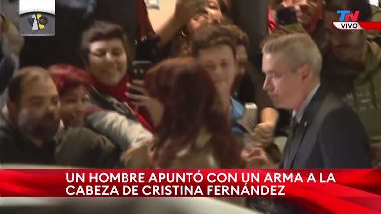 Man Points Gun At Argentine Vp Cristina Fernandez