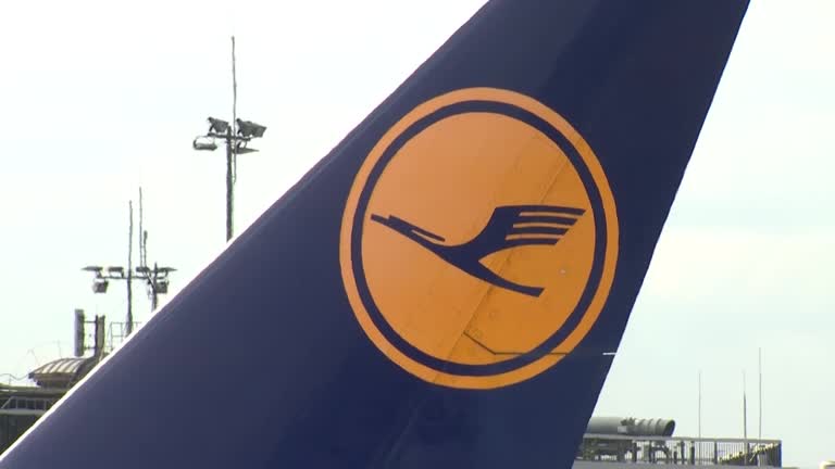 Pilot Strike Forces Lufthansa To Cancel 800 Flights