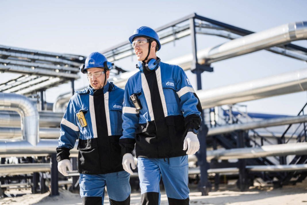 Employees Work At The Alexander Zhagrin Oilfield Operated By Gazprom Neft In Khanty Mansi Autonomous Area–yugra