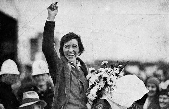 Statelibqld 2 195271 Aviator Amy Johnson Waves To The Crowd After Landing At Bdcf0b 640