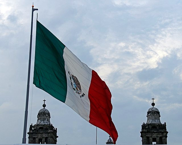 640px Mexican Flag Flying Over Z