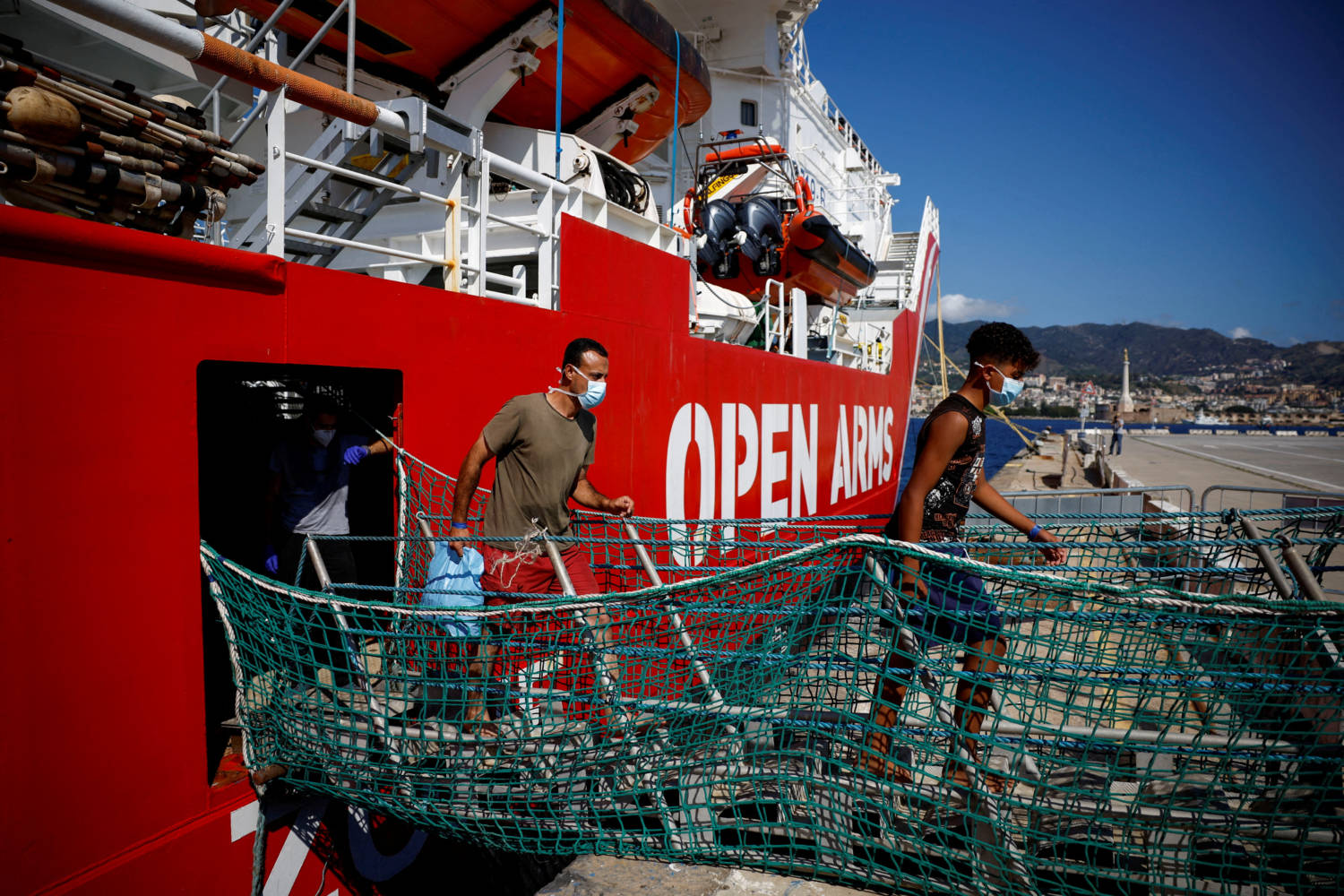 Gli enti di beneficenza stanno protestando contro il governo italiano per l'aumento delle morti di migranti in mare