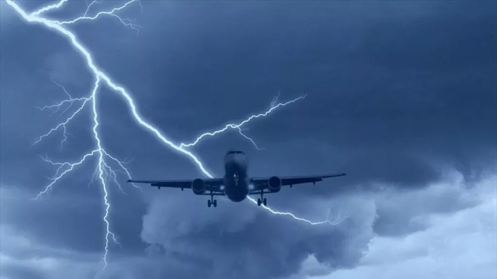 Plane Lightning