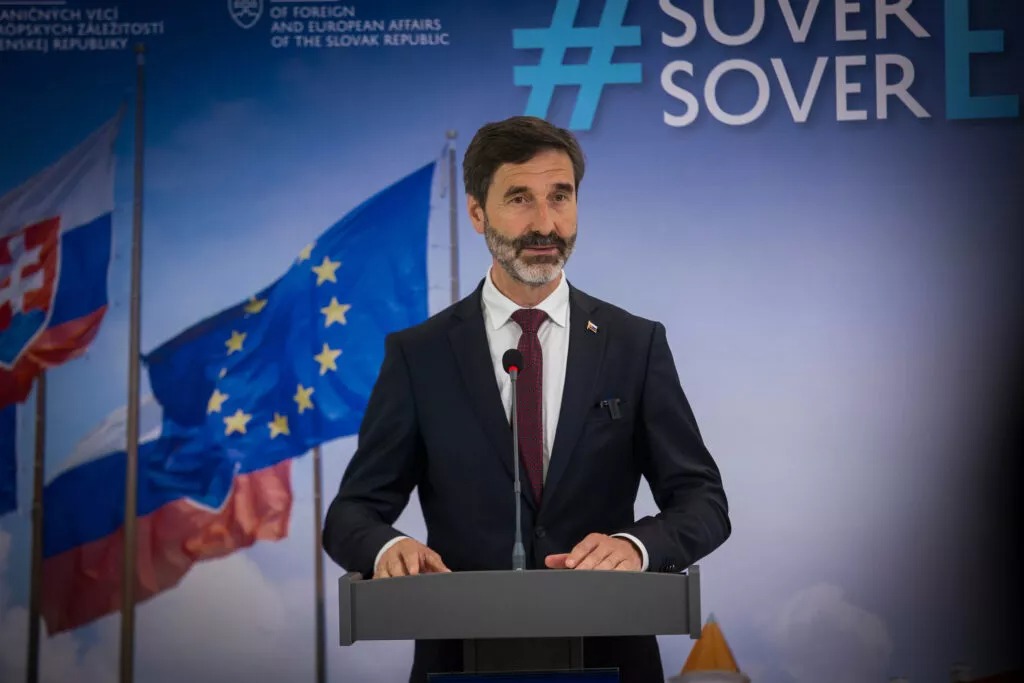 Je potrebné hľadať riešenia prostredníctvom dialógu, povedal Phileleftheros slovenský minister zahraničia